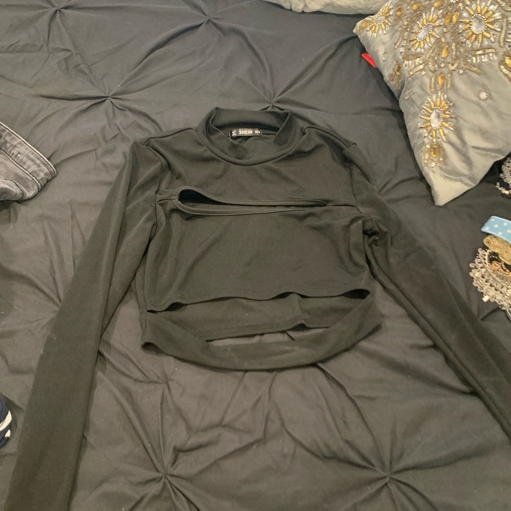 Cutout turtleneck crop